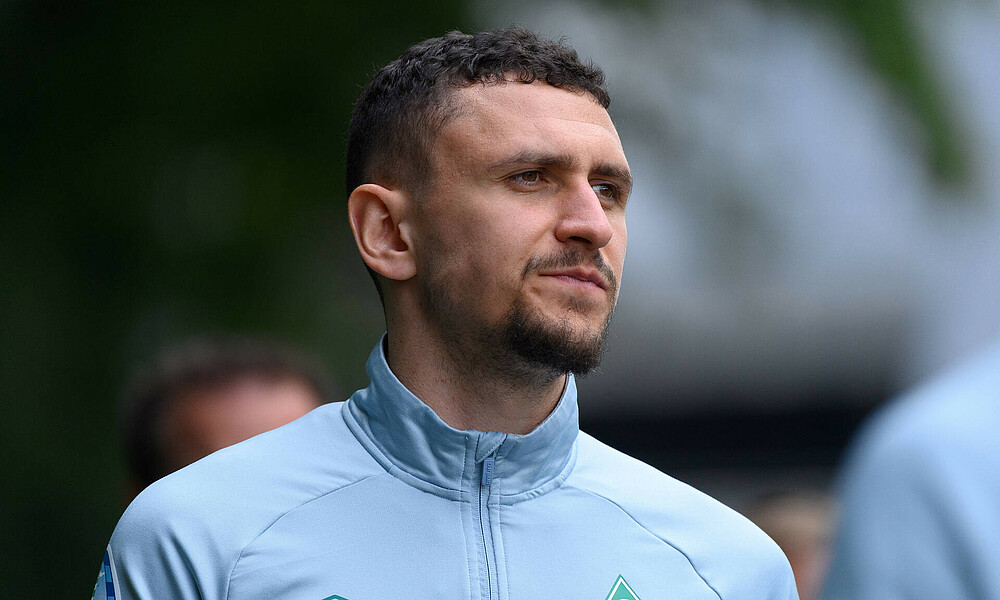 Milos Veljkovic schaut in die Ferne