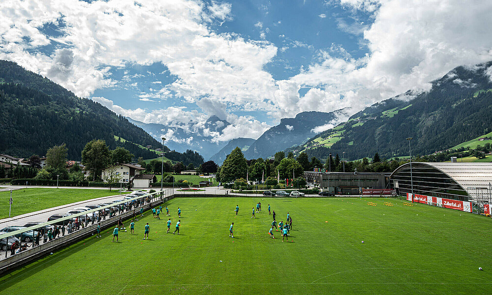 Aufgrund des Abstiegs in die zweite Bundesliga musste das Trainingslager im Zillertal verschoben werden. 