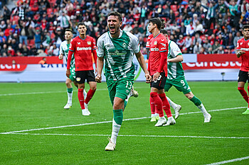 null Milos Veljkovic beim Jubellauf.