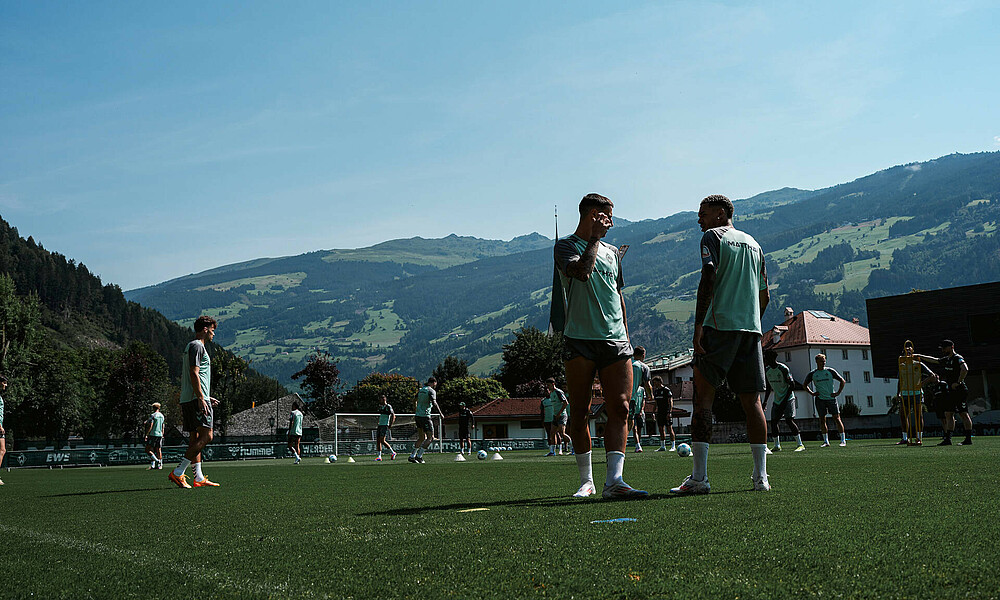null Werder-Spieler auf dem Trainingsplatz im Zillertal