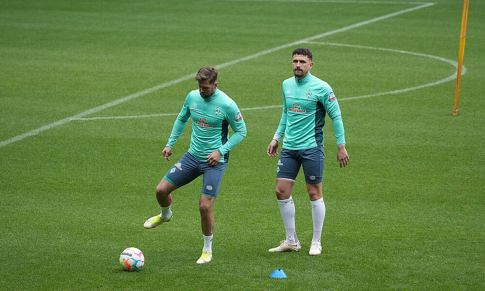 null Niclas Füllkrug & Milos Veljkovic auf dem Trainingsplatz.
