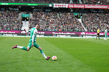 Ducksch bei einer Flanke