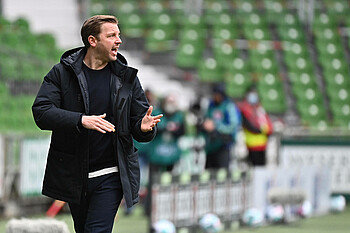 Florian Kohfeldt an der Seitenlinie im Spiel gegen RB Leipzig