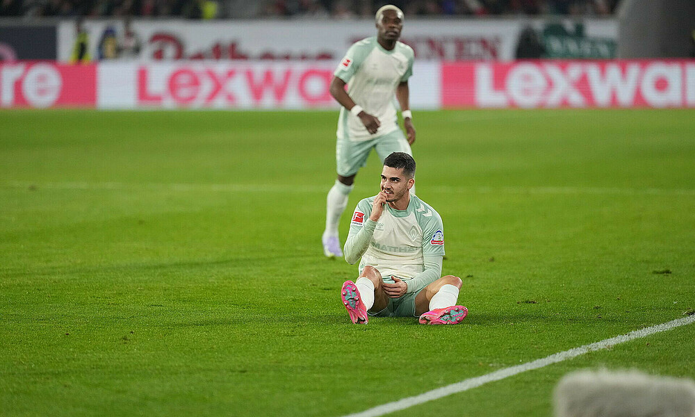 André Silva auf Knien. 