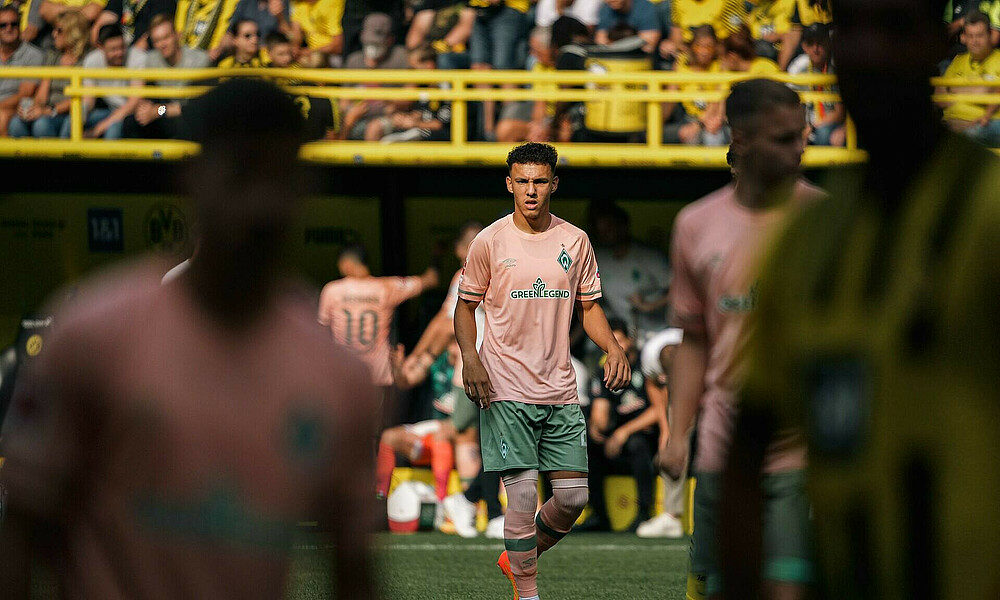 Lee Buchanan auf dem Platz in Dortmund. 