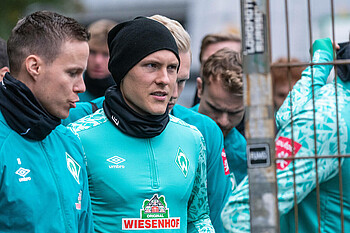 null Ludwig Augustinsson auf dem Weg zum Teamtraining.