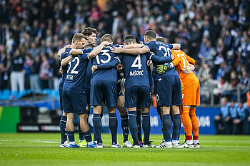 Bochum im Kreis als Mannschaft. 