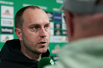 null Cheftrainer Ole Werner in der Mixed Zone des wohninvest WESERSTADIONS.