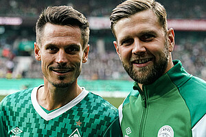 null Markus Rosenberg und Niclas Füllkrug beim Abschiedsspiel von Claudio Pizarro