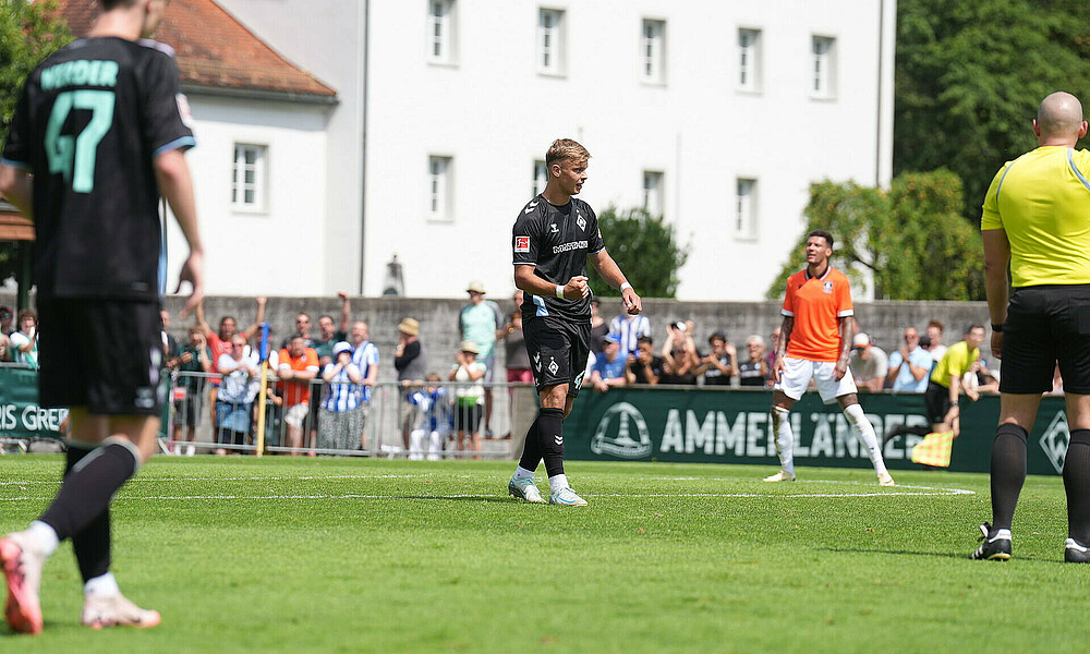 Keke Topp ballt die Faust. 