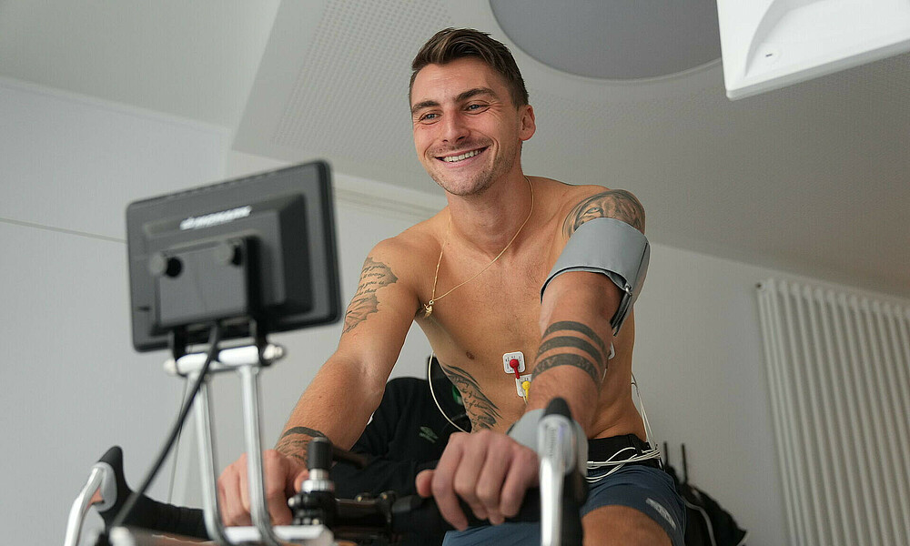 null Maximilian Philipp bei der sportmedizinischen Untersuchung.