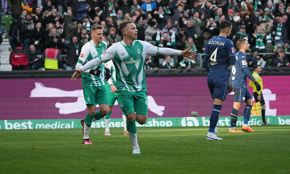 null Niklas Schmidt freut sich über seinen Treffer