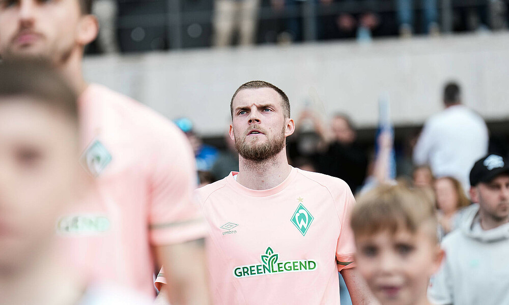 Marvin Ducksch beim Einlaufen ins Stadion. 