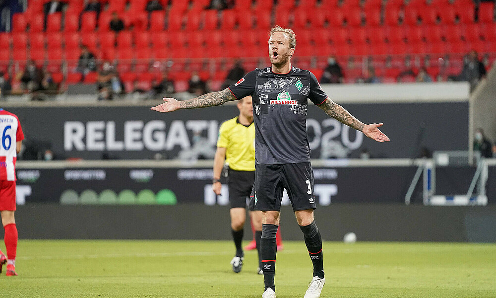 Kevin Vogt auf dem Platz im Relegationsspiel gegen Heidenheim.