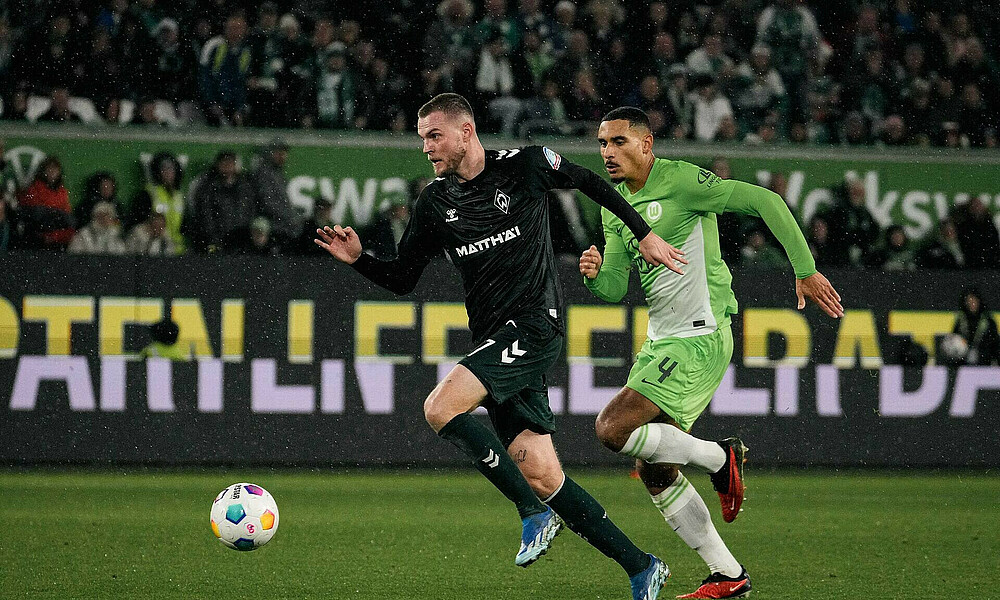 Marvin Ducksch im Laufduell mit Maxence Lacroix. 