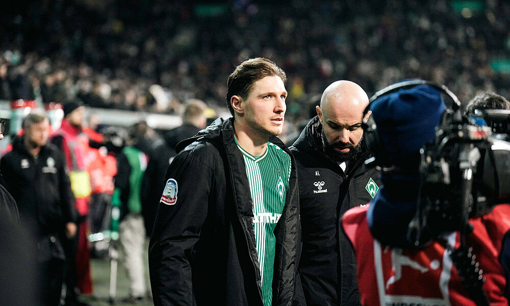 Niklas Stark schaut nach vorne. 