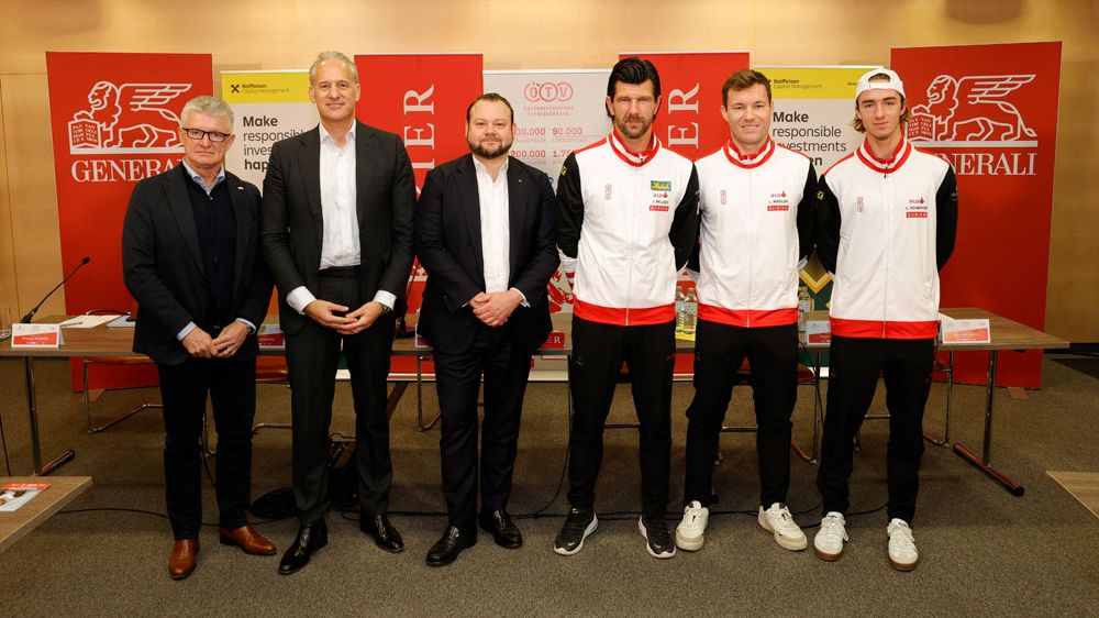 Pressekonferenz bei Raiffeisen Capital Management von links nach rechts: Thomas Schweda (ÖTV-Geschäftsführer Wirtschaft), Martin Ohneberg (ÖTV-Präsident), Hannes Cizek (CEO Raiffeisen Capital Management), Jürgen Melzer (ÖTV-Sportdirektor und -Davis-Cup-Kapitän), Lucas Miedler (KURIER Austria Davis Cup Team), Lukas Neumayer (KURIER Austria Davis Cup Team). Pressekonferenz bei Raiffeisen Capital Management von links nach rechts: Thomas Schweda (ÖTV-Geschäftsführer Wirtschaft), Martin Ohneberg (ÖTV-Präsident), Hannes Cizek (CEO Raiffeisen Capital Management), Jürgen Melzer (ÖTV-Sportdirektor und -Davis-Cup-Kapitän), Lucas Miedler (KURIER Austria Davis Cup Team), Lukas Neumayer (KURIER Austria Davis Cup Team).