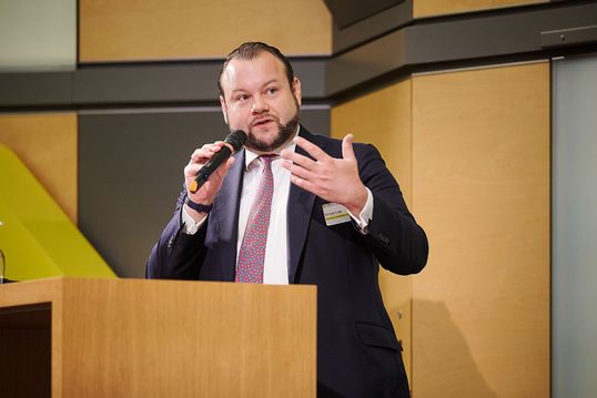CEO Hannes Cizek beim Raiffeisen Investment Forum 2025