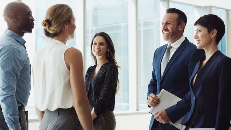 Engagement Nachhaltig investieren: Unsere Engagement - drei Frauen und zwei Männer im Gespräch