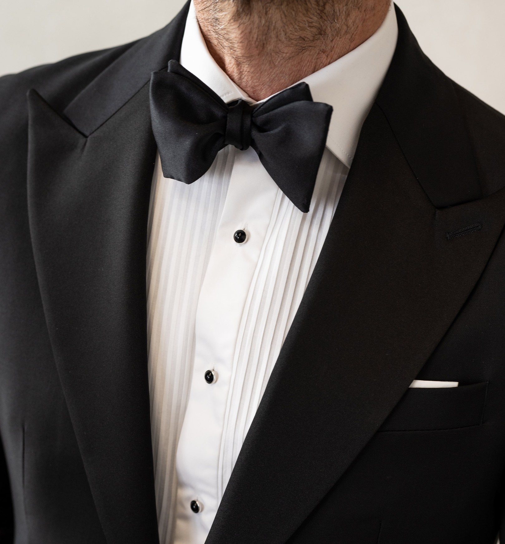 Svart sidenfluga herr – klassisk accessoar till smoking