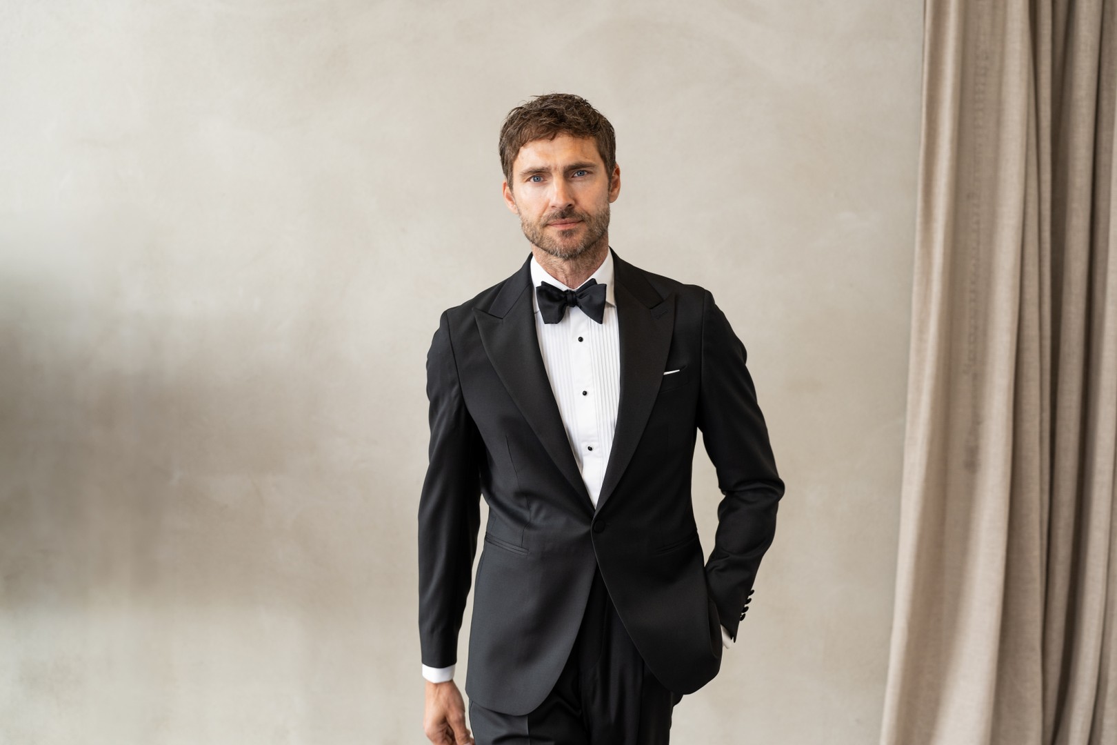 Man wearing smoking