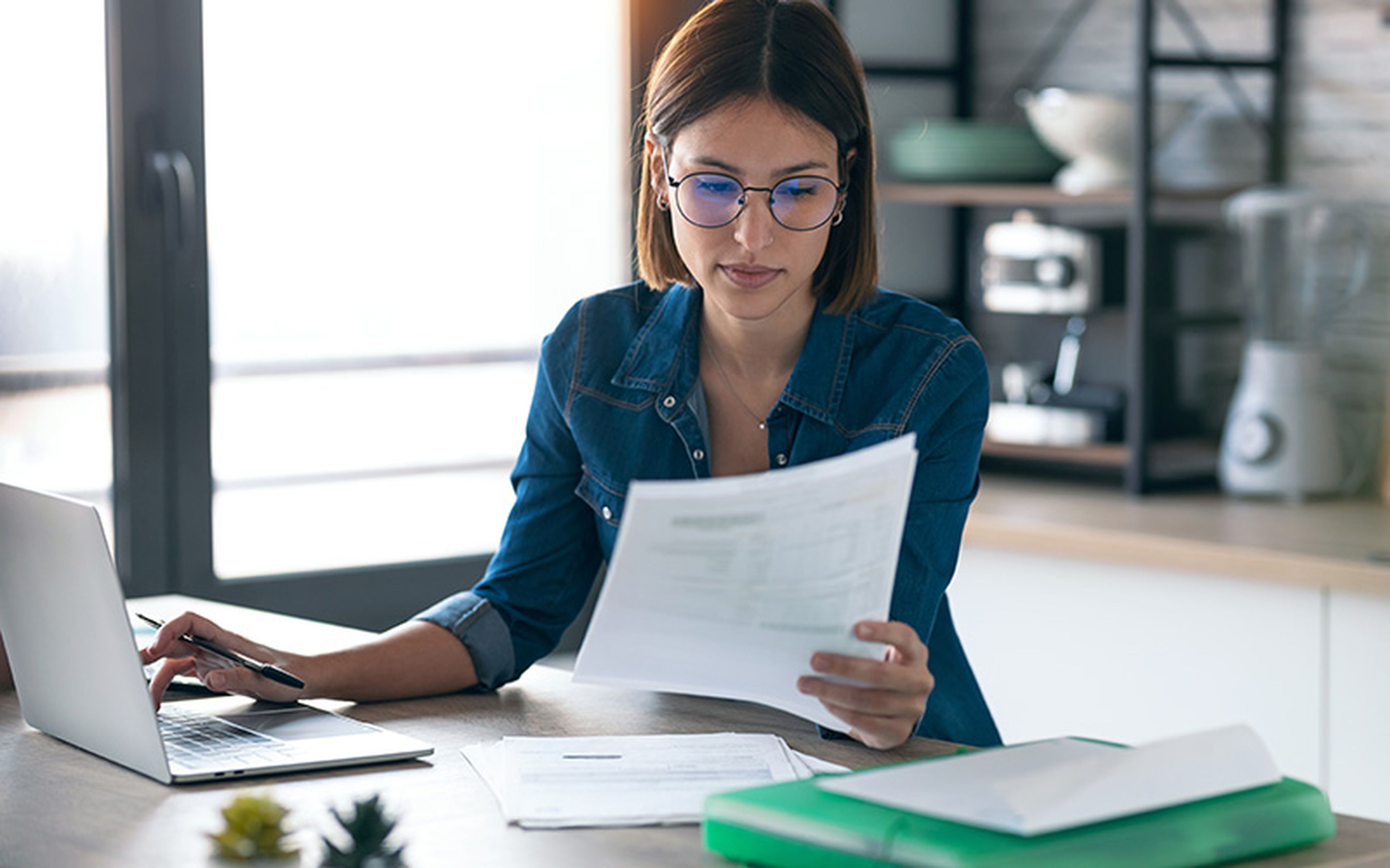 Whereas the "10-day rule" was an assumption of receipt, the "seven-day rule" is an approach to extending deadlines in cases of slow postage. One week is allowed for expected delivery, with every day of delay thereafter being added to the period allowed for responses.