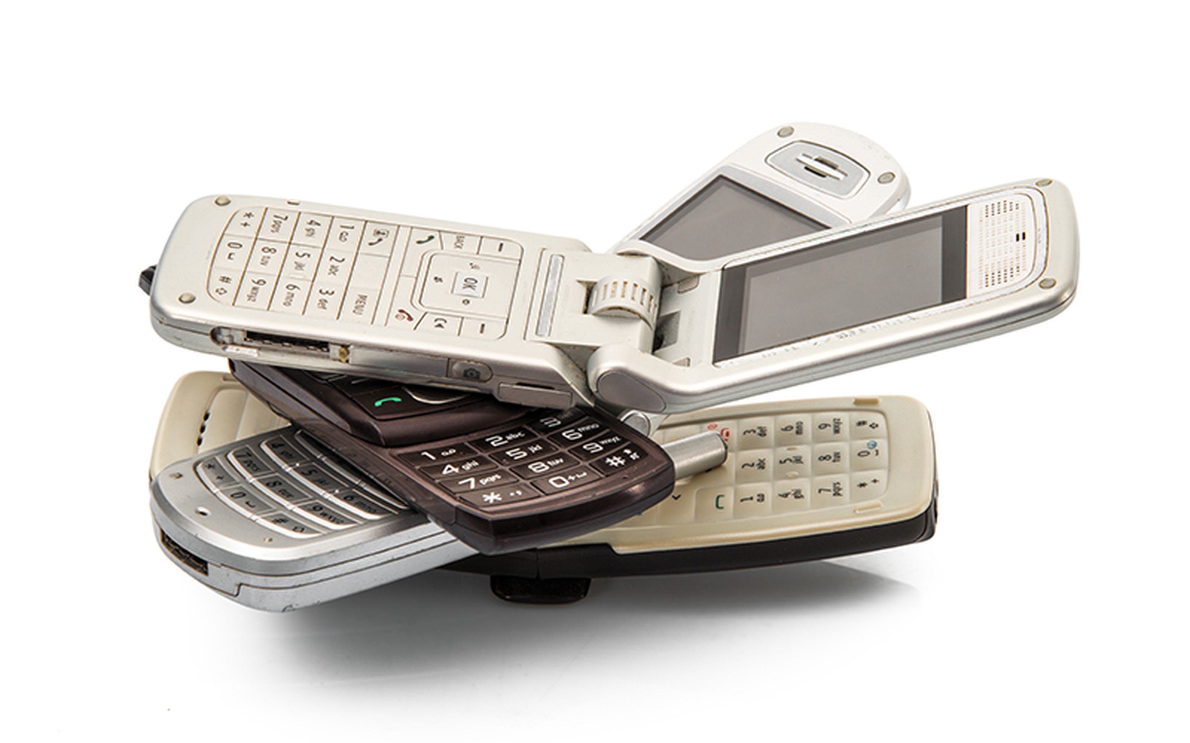Sometimes disparagingly referred to as "dumbphones," this broad category of devices saw mobile telecommunication come into its own. Battery life and size had advanced to a point where phones could be comfortably and affordably used throughout the day.