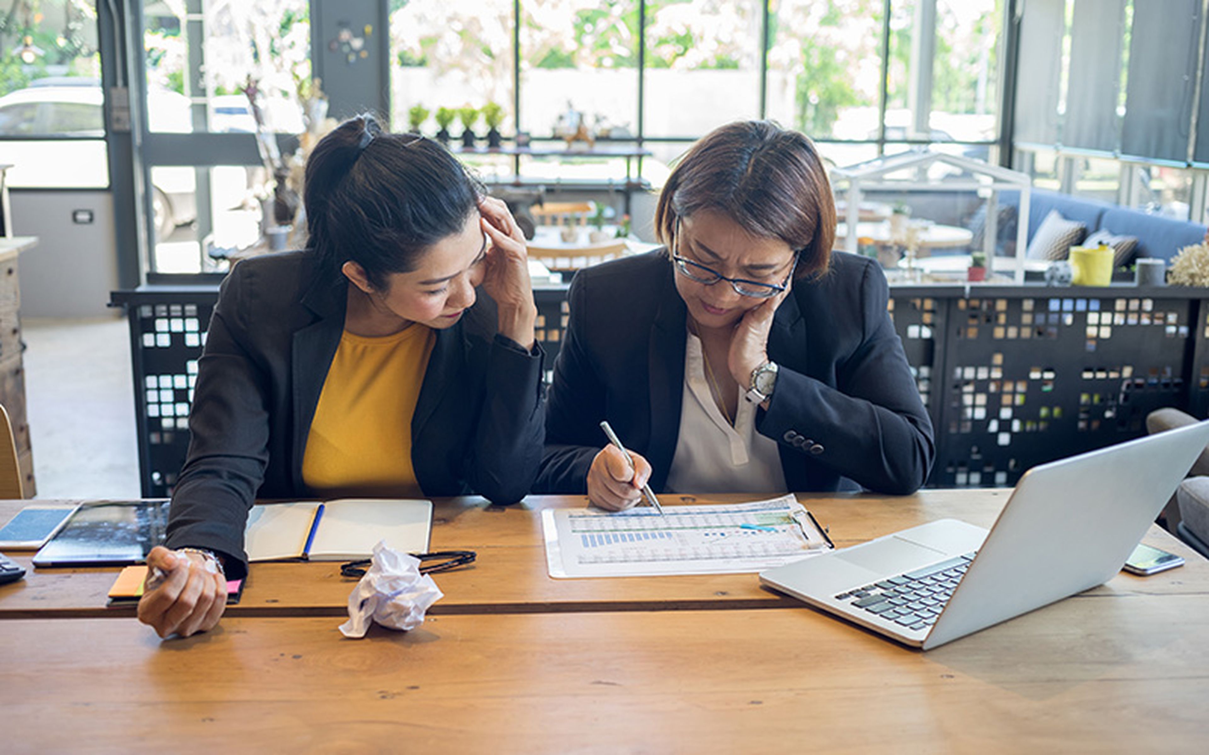 Any information attached to an intention to grant should not be dismissed as a mere formality. The applicant(s) should carefully inspect all annexes for any relevant patents in specific countries.