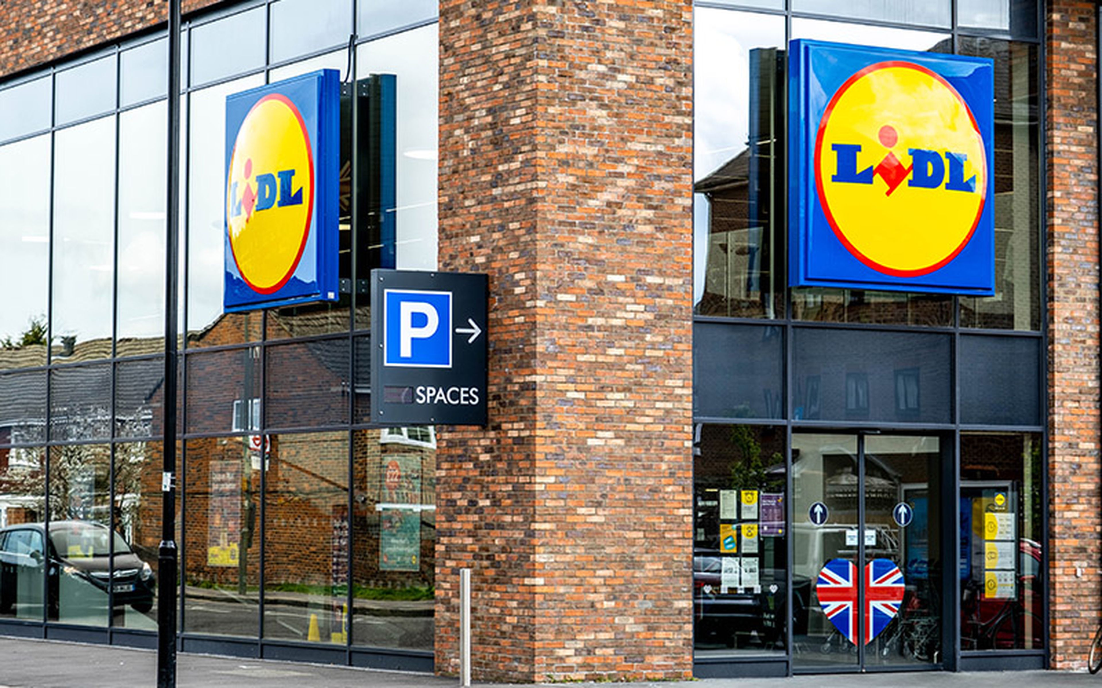 The Lidl logo has not changed since the German supermarket entered the United Kingdom in 1994. In that time, it has garnered a 7.5% share of the local market compared to the 27.7% that Tesco currently holds. (Image source: iStock. Image credit: martinrlee)