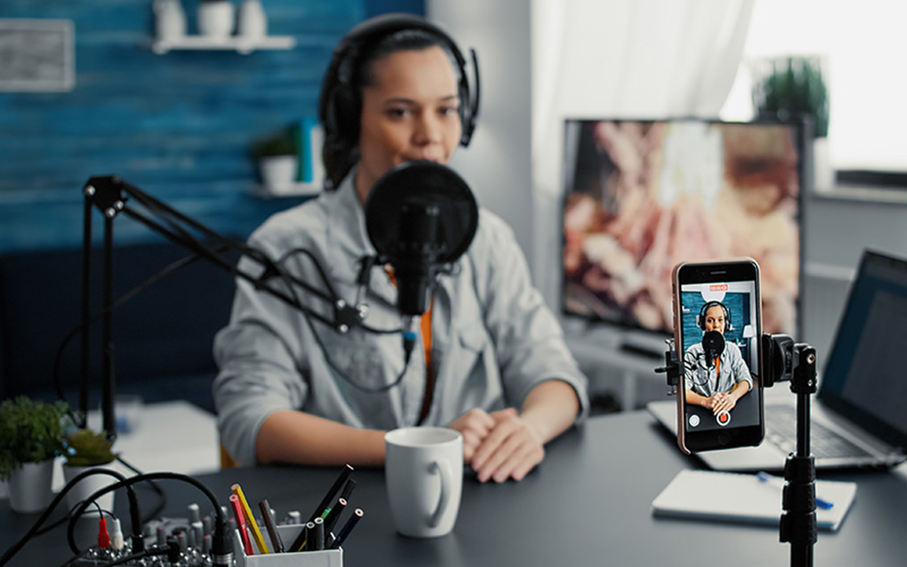 Many early adopters of the podcast format were computer hobbyists, coders and technicians. However, it did not take long for the smartphone revolution to propel this new medium into the hands – and ears – of the general public.