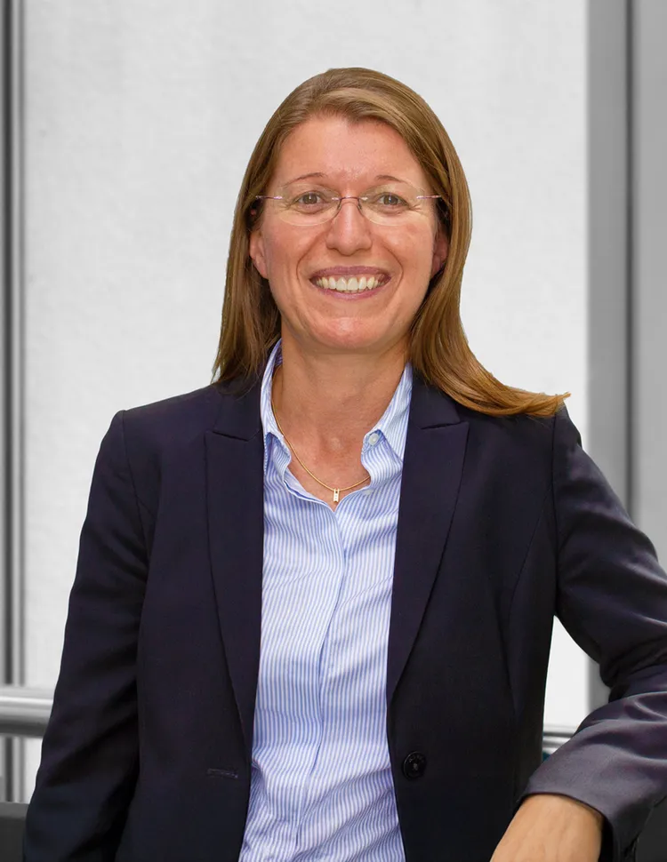 Portrait Dr. Lamia Baker - Managing Director UK