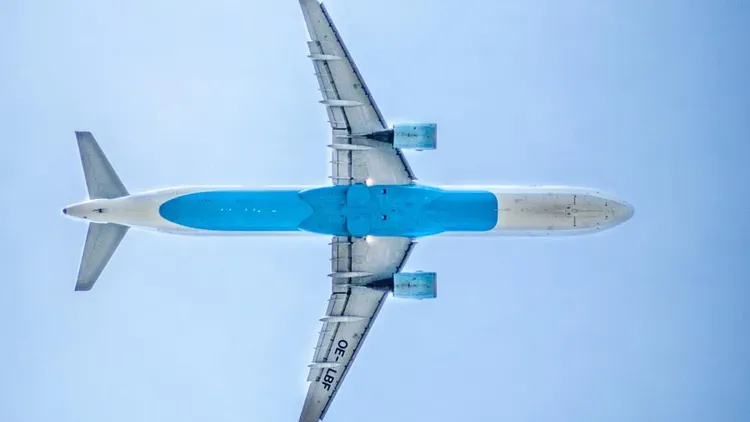 Image of an airplane