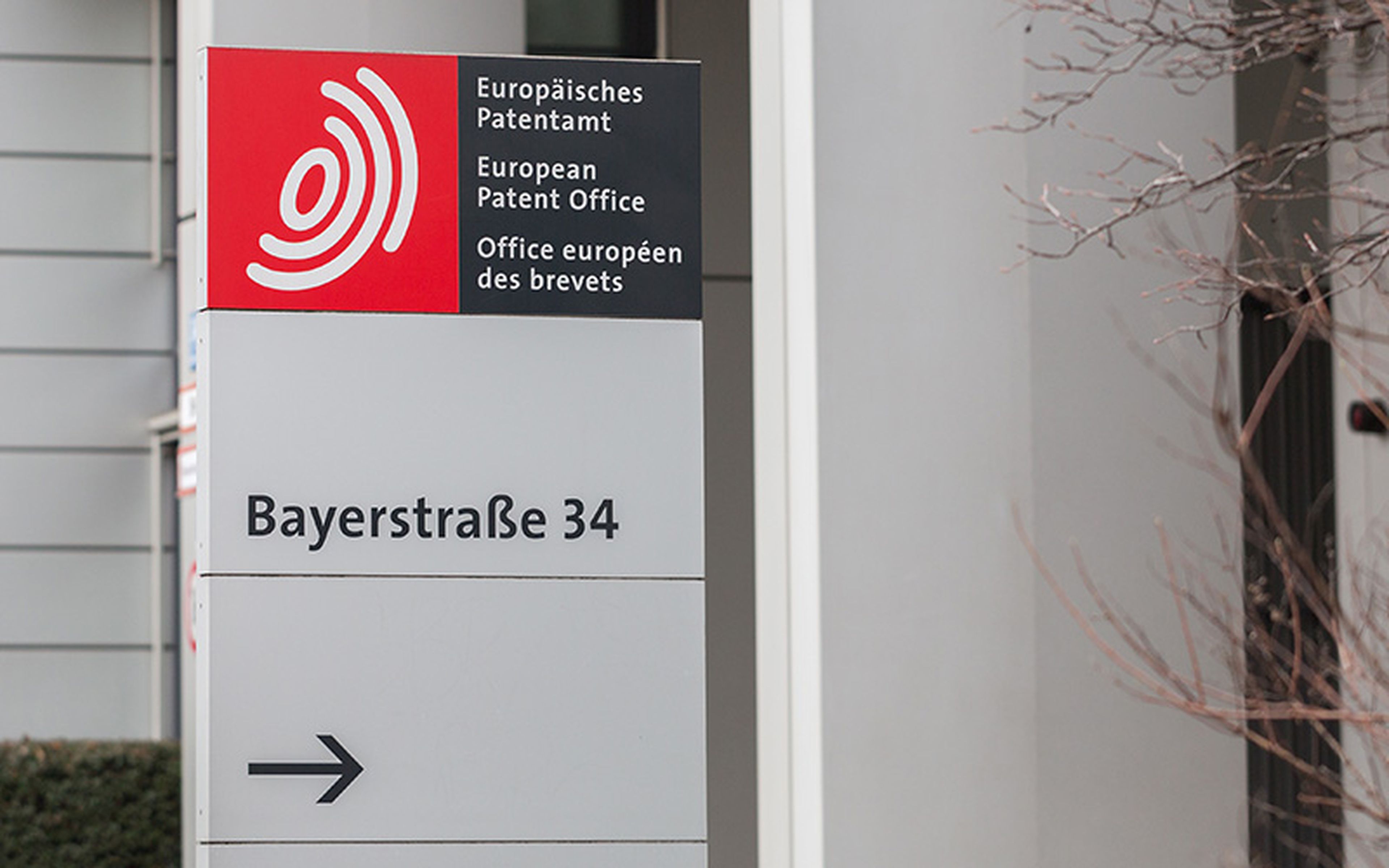 The "10-day rule" was designed to factor in the unavoidable interval when physically delivering EPO documents. The standard also attempted to account for additional short delays, whether due to industrial action, adverse weather, seasonal demand or human error. (Image source: iStock. Author: Christian Ader)