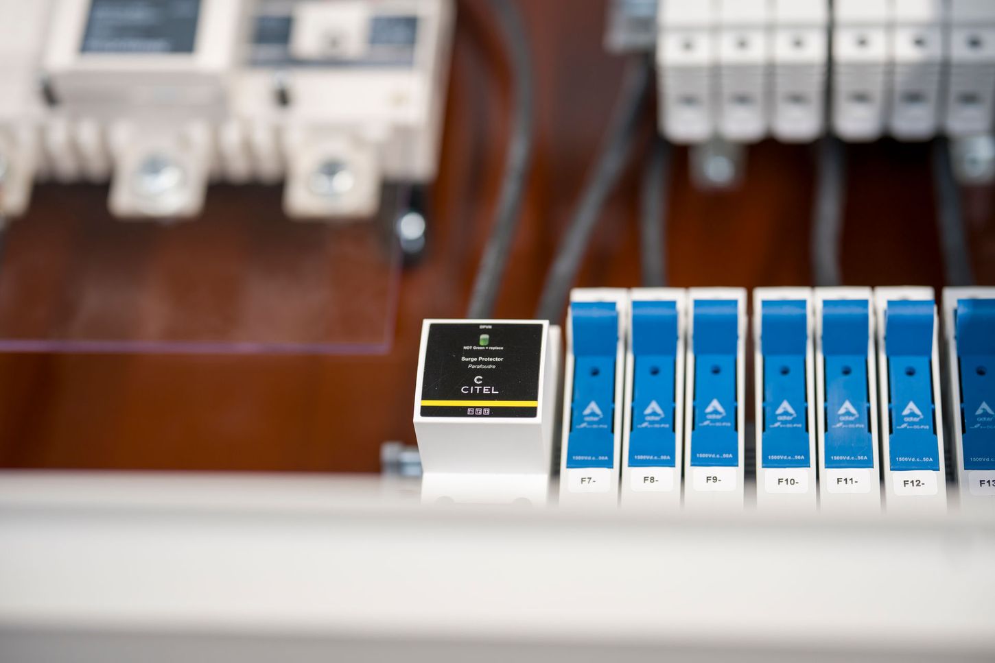 Überspannungsschutz für DC Combiner BOX (1500 V) mit Sicherungshalter 10×85, bis 50 A, von Adler