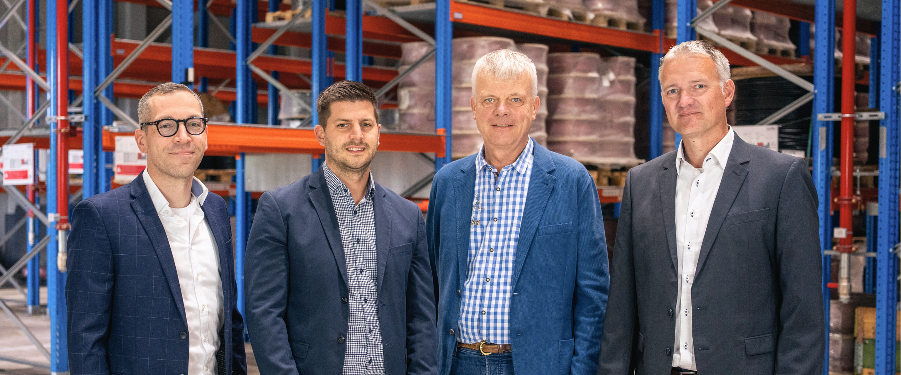 Die Geschäftsführung der HIS Technology. Berthold Brentrup (2. v. r.) und Dominik Schulz (2. v.l.) teilen sich die Geschäftsführung der HIS Technology GmbH, zudem im Bild Marius Münch (Kaufmännische Leitung, links im Bild) und Oliver Glenz (Leitung Vertrieb, Produkt- und Geschäftsbereichsentwicklung, rechts im Bild).