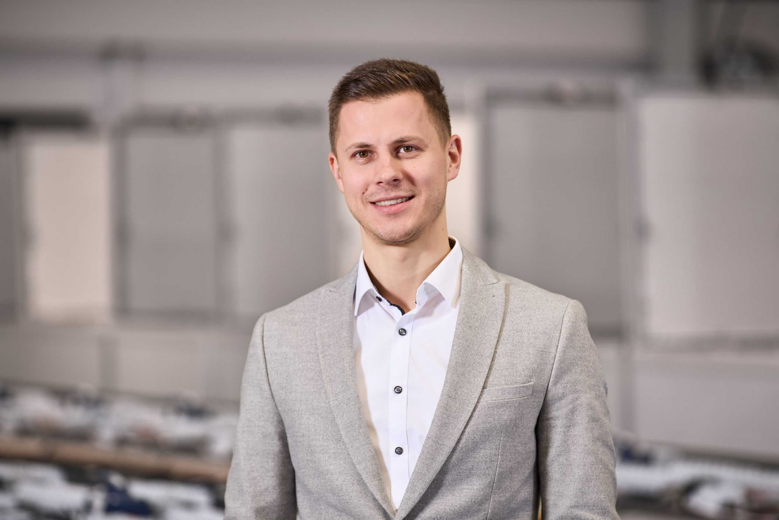 Portrait Mitarbeiter Qualitaetsmanagement HIS Industries Portrait Mitarbeiter Qualitaetsmanagement HIS Industries