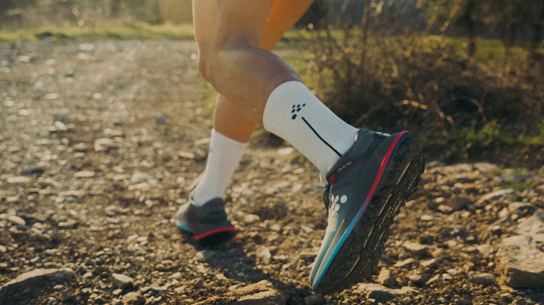 Person som løper på grussti