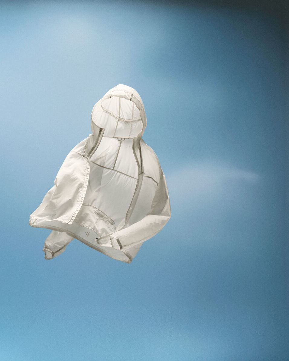 jakke som svever i luften