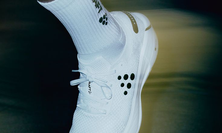 Hvit løpesko i fart?