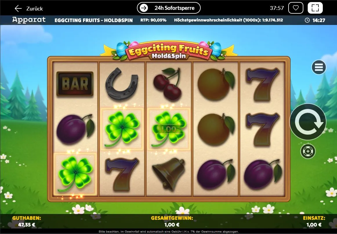 Screenshot des Eggciting Fruits Hold & Spin Slots mit Früchten, Kleeblättern und Bonusfeldern