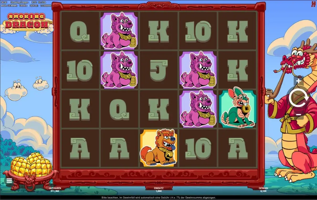 Spielfeld des Hacksaw Gaming Slots Smoking Dragon mit chinesischem Drachen, Wolken und farbigen Tiersymbolen