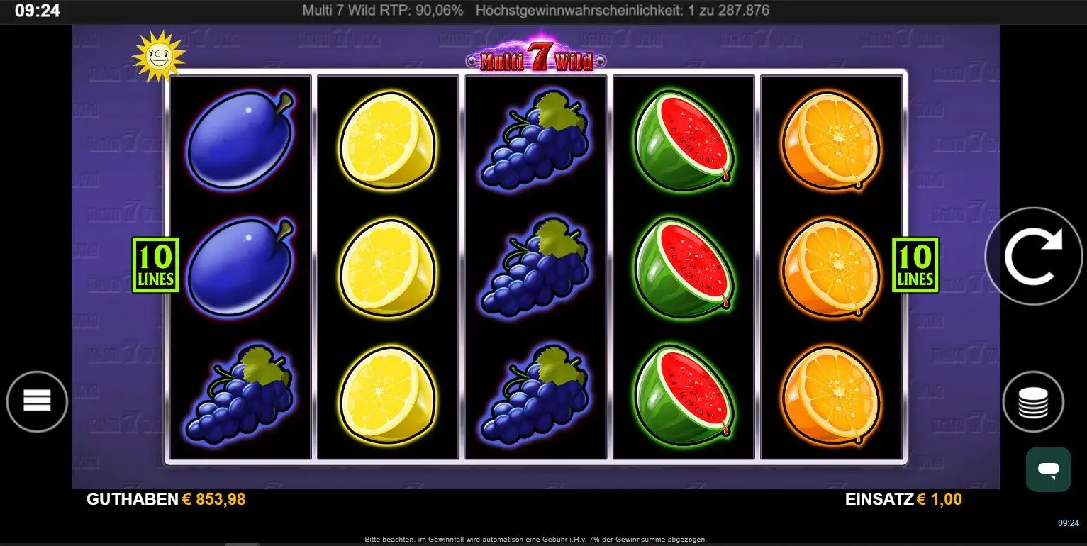 Screenshot vom Multi 7 Wild Slot im Spielmodus mit Fruchtsymbolen wie Pflaumen, Zitronen, Trauben, Orangen und Wassermelonen.