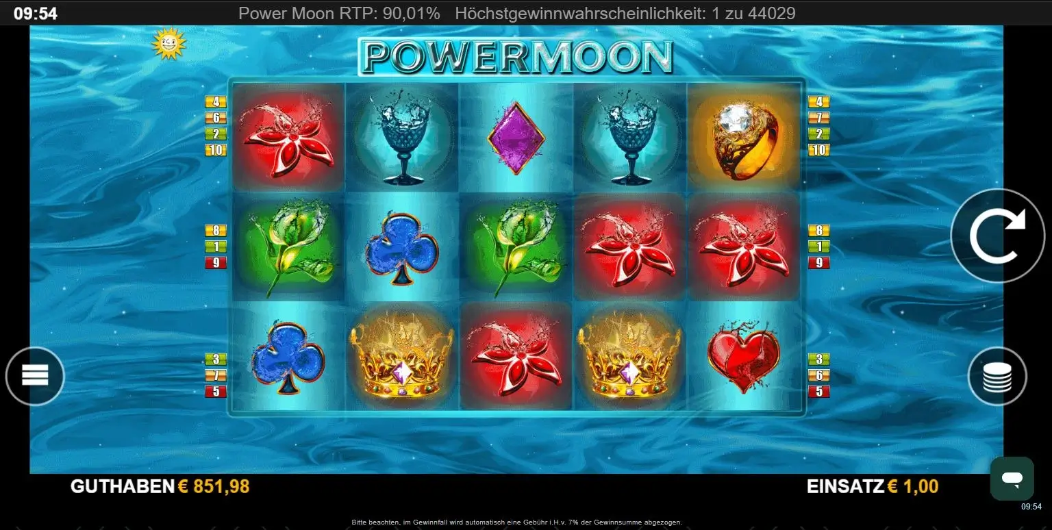 Screenshot vom Power Moon Slot im Spielmodus mit Symbolen wie Blumen, Ringen und Kronen.