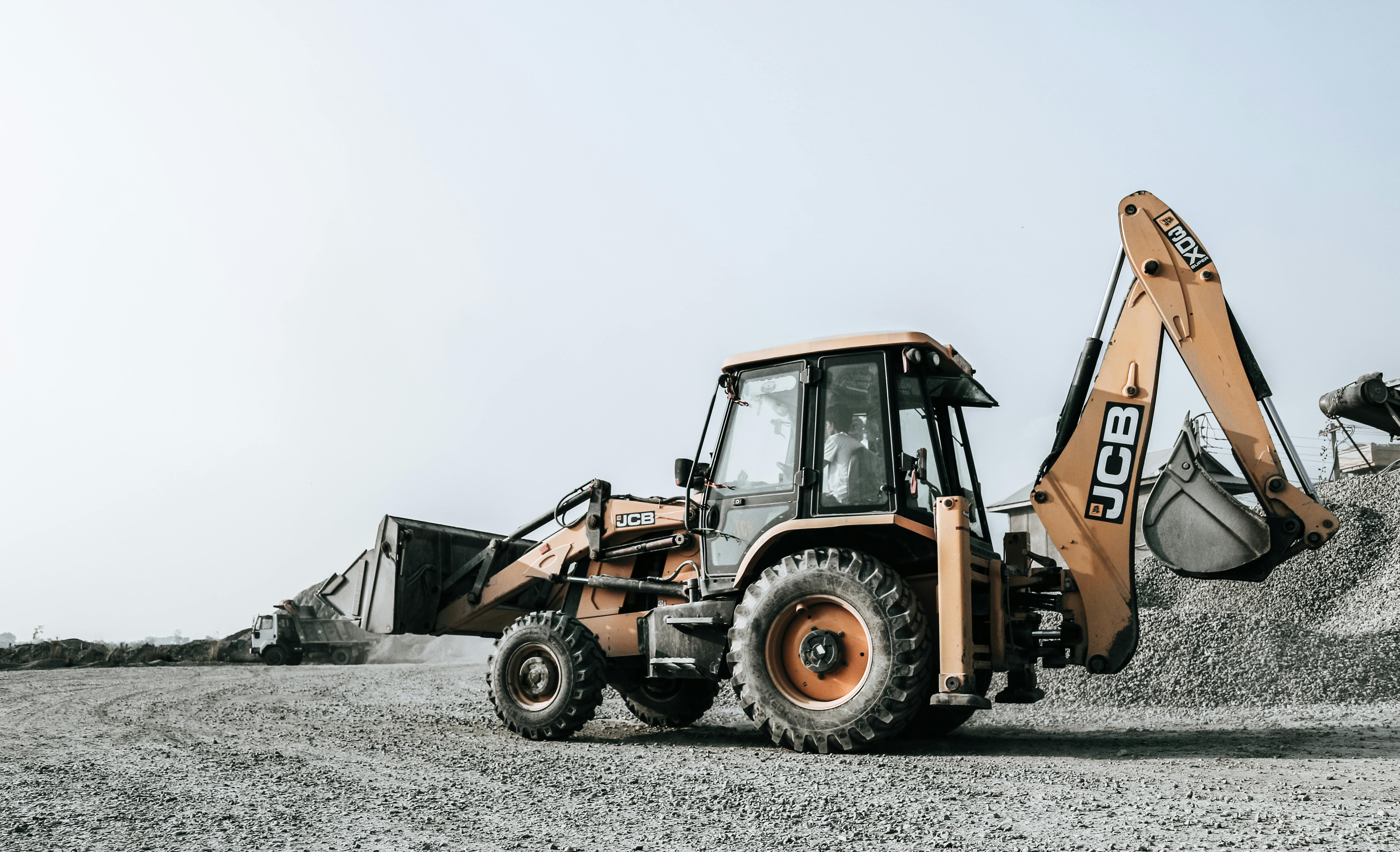 Închirieri utilaje construcții Brăila - Excavator JCB