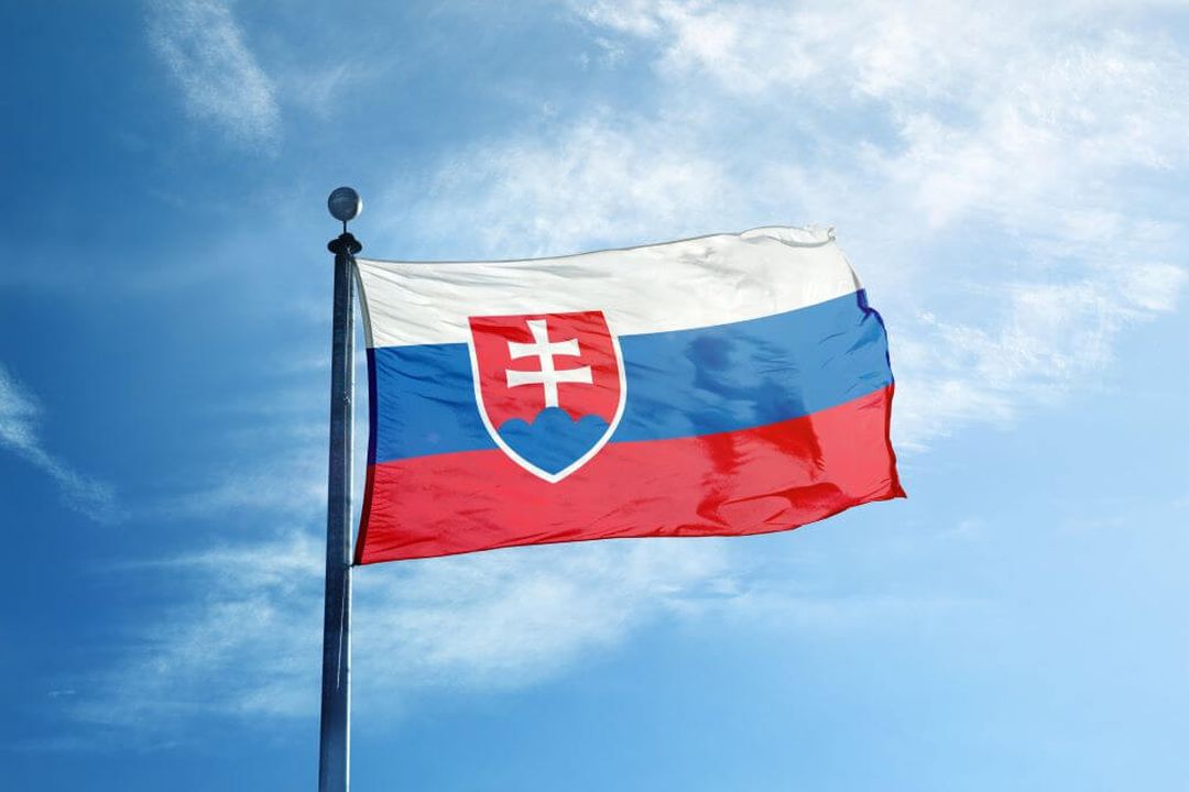 https://a.storyblok.com/f/318078/1000x667/d472273a10/slovakia-flag.jpg