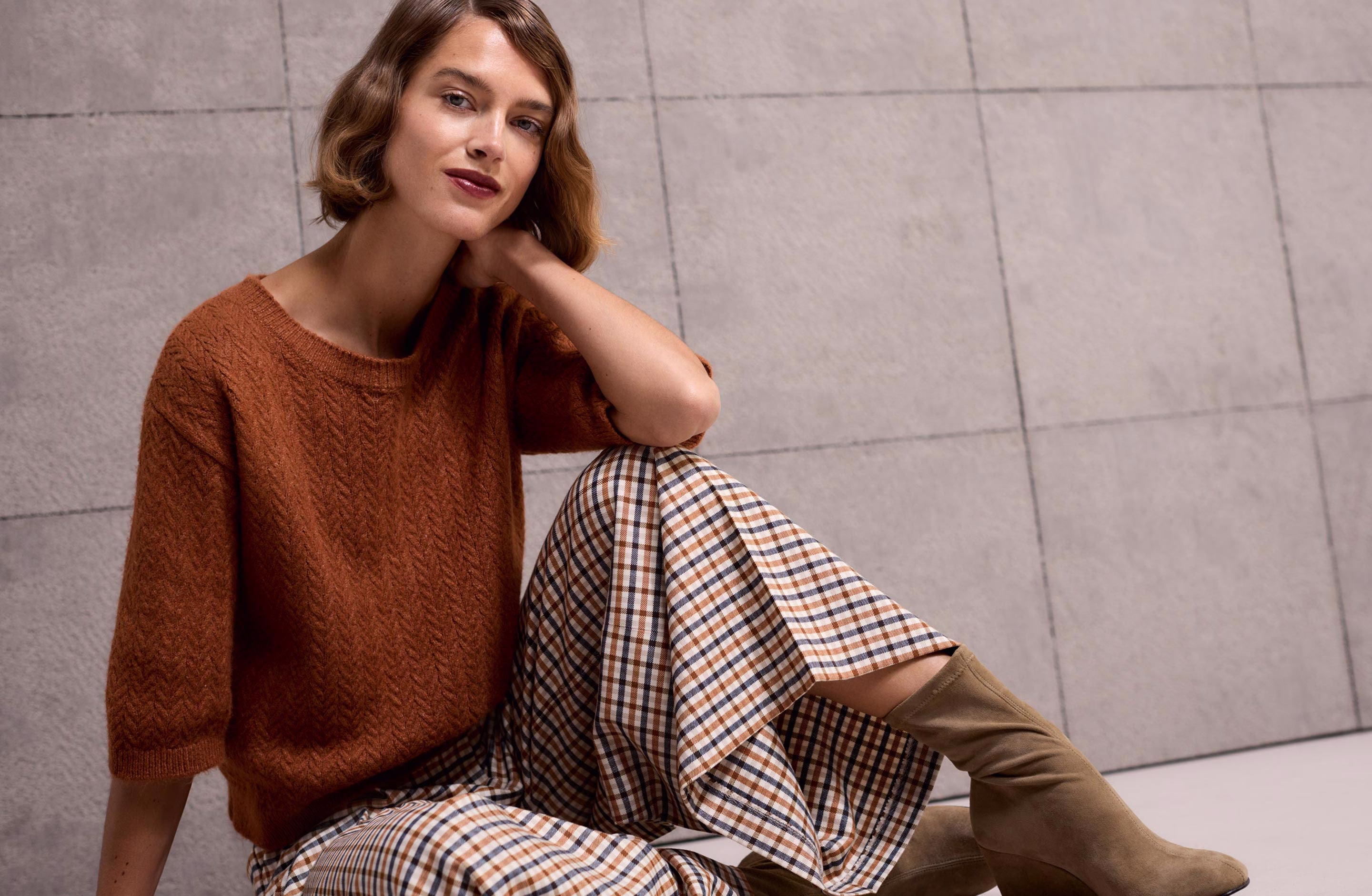 Look mit Cinnamon Pullover und Karohose