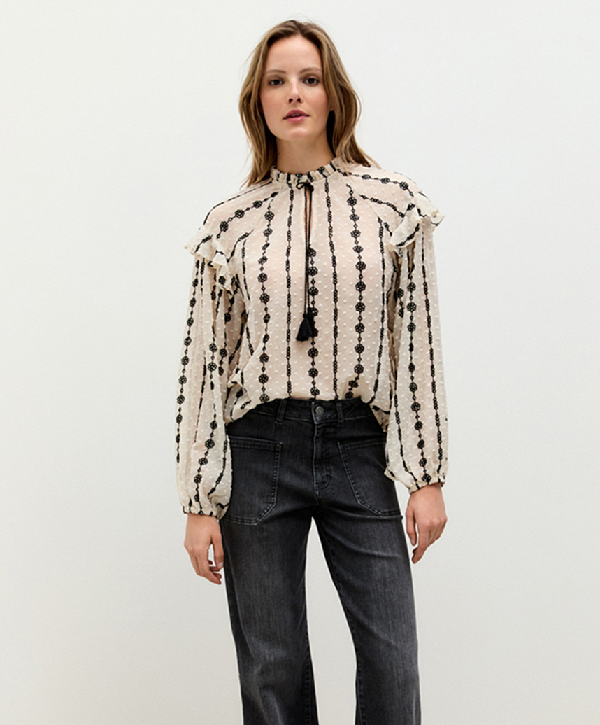 Bluse und Denim in grau