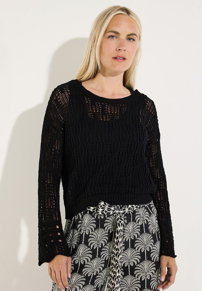 Model mit Ajour Pullover