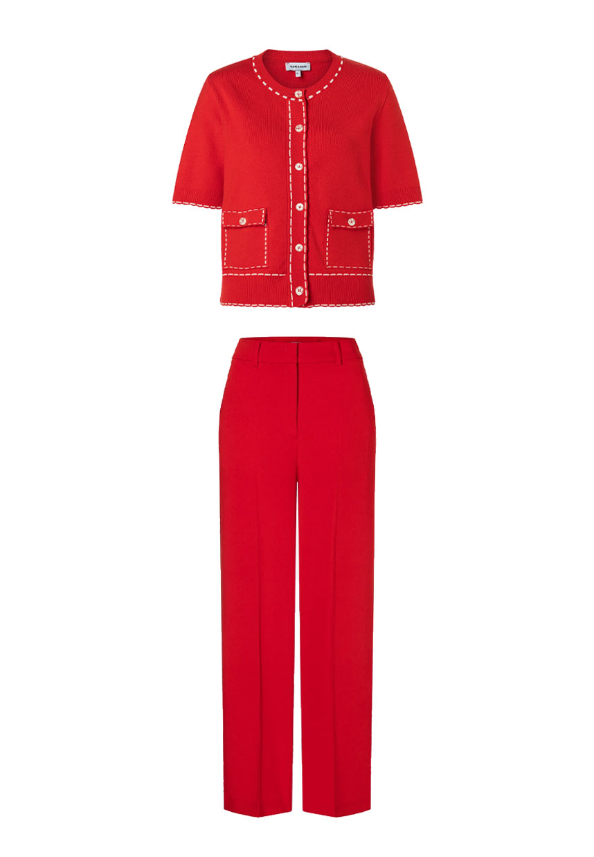 roter Cardigan und rote Hose