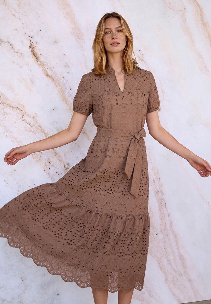 braunes Spitzenkleid